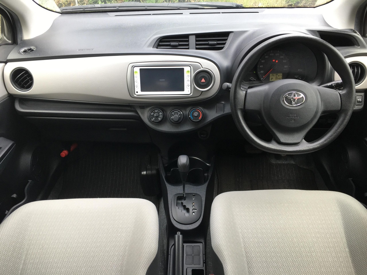 2012  TOYOTA VITZ